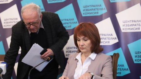 ЦИК припомня: Гласува се с една карта за двата вота