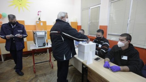 "Галъп": Активността към 13:00 часа е 17,5% 
