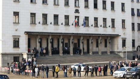Опашка пред БНБ заради възпоменателна монета на Панайот Пипков