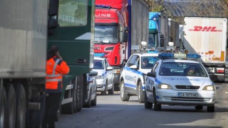 МВнР достави зад граница всички машини за гласуване