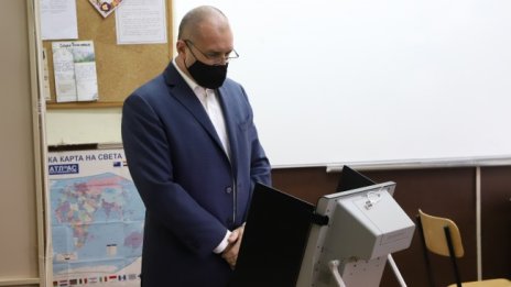 Радев: Нека да не губим 5 години от бъдещето