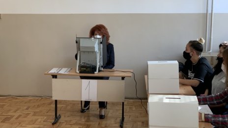 Йотова: Гласувах децата ни да се върнат от чужбина