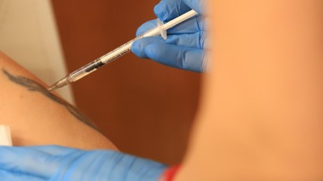 Глобяват гърците над 60 години, ако не се ваксинират