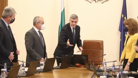 Проектобюджетът на служебния кабинет нямало да бъде приет от НС