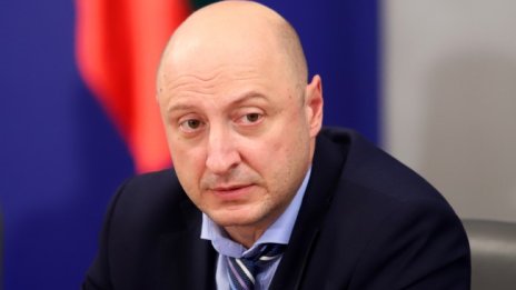 Бюджетът може да завърши с лек излишък