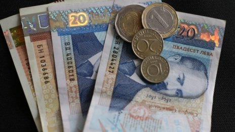 Над 100 хил. семейства са получили помощ за ученици в 1 и 8 клас