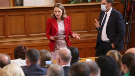 Ива Митева: Не очаквам номинация за председател на НС 