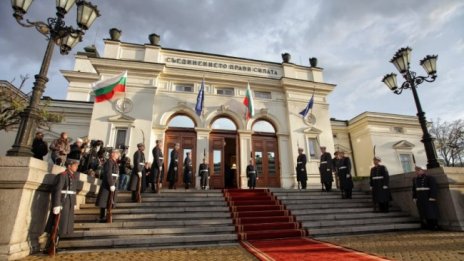Звънецът удари, новите 240 депутати се заклеха 