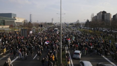 Блокади по сръбските пътища в над 50 населени места