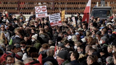 Протести срещу COVID мерките в Австрия и Нидерландия