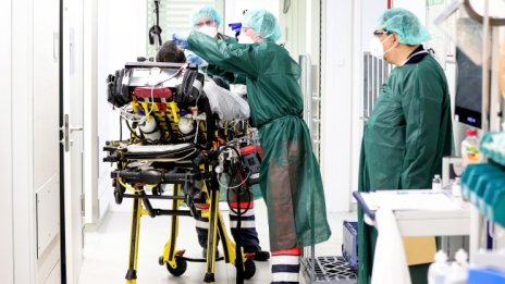 Германия планира задължителна ваксина за работещите в болници