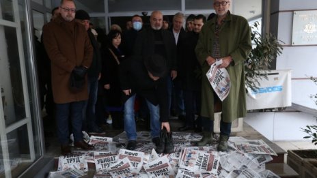 Правилно ли постъпи Велислав Минеков с казуса "Труд"? 