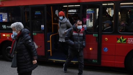 Ваксината на "Пфайзер" защитава само частично срещу Омикрон