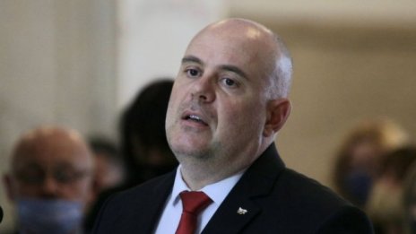 Министър иска дисциплинарка за Гешев 
