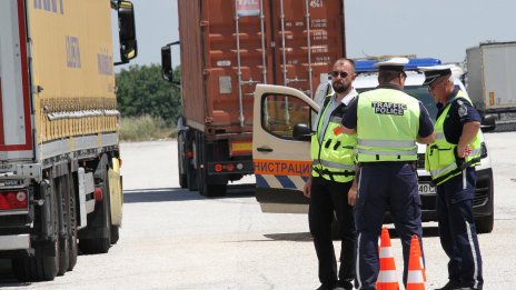 Шофьор на камион блъсна и уби служител на пристанището в Бургас 