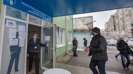 Бизнесът търси работници, строители, счетоводители...