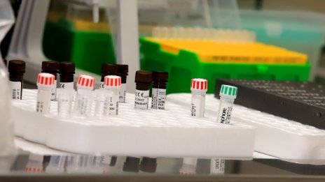 Нов PCR тест в ЕС открива лесно варианта Омикрон