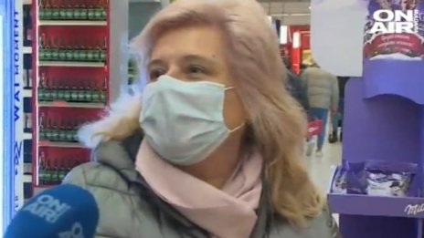 Суматоха, завишени цени, пълни супермаркети и търговски обекти