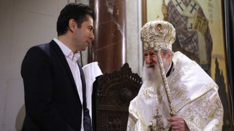 Премиерът Кирил Петков честити настъпващото Рождество Христово