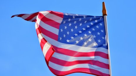 САЩ намаляват изолацията при заразяване с COVID наполовина