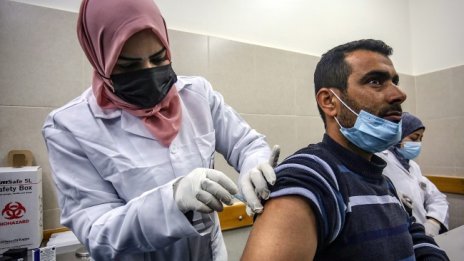 Излизането от ОАЕ е само след ваксинация срещу COVID 