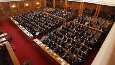 Депутатите спешно решават за "зеления сертификат" за достъп до НС