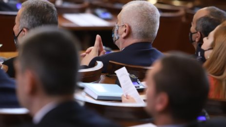 Окончателно: От 24 януари депутатите на работа само със "зелен сертификат"