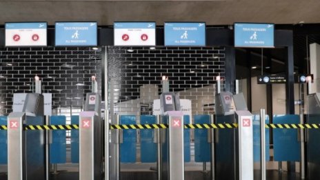 Блокираните българи на летище в Германия кацнаха в София 