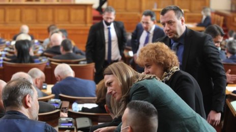 Кой ще спре депутатите без зелен сертификат да влязат в парламента? 