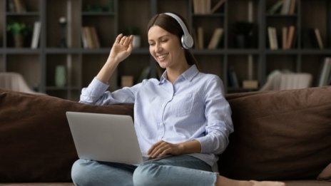 Как да блеснете на онлайн интервю за работа  