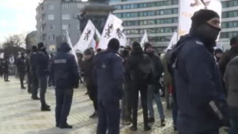 Колко българи вярват, че ваксините са експеримент от коктейли?