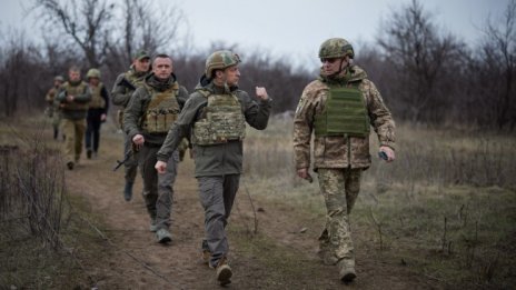 Западът праща оръжия на Украйна, но те няма да й помогнат срещу Русия 