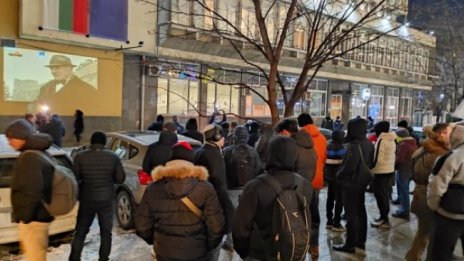 Протест пред БНТ заради сваления филм за българите в Македония