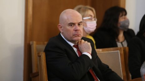 Гешев иска независим анализ на дела от обществен интерес