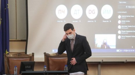 Носят ли депутатите маски? РЗИ влезе на проверка в НС