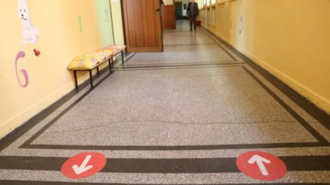 Учениците от 5 до 12 клас в Бургас остават на онлайн обучение 