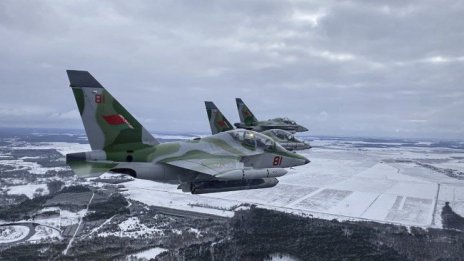 Сателитни снимки показват войски край границата на Беларус с Украйна