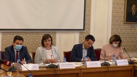 Нинова: Държавната петролна компания се закрива 