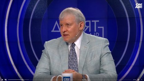 Христов: Кабинетът има бъдеще, не съм видял нито Борисов, нито Желязков да са на море