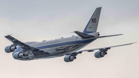 Заради Иран: Тръмп използвал Air Force One като примамка, камион го откарал до таен самолет ВИДЕО