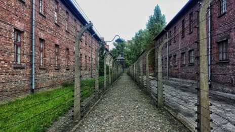 И надзирателите се наредиха за по-високи заплати