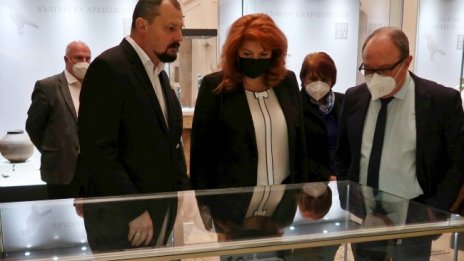 Йотова иска повече пари за наука и култура в новия бюджет