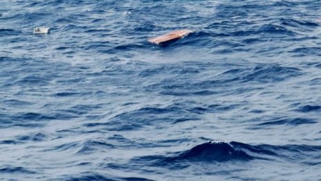 Ферибот с близо 300 души се запали в открито море