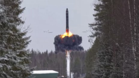 Путин откри учение, показа на Лукашенко тестове на най-новите ракети 