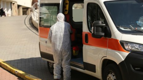 2605 са новите заразени с коронавирус, спад на смъртните случаи
