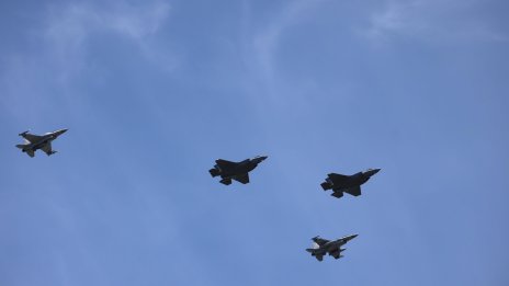 Румъния вдигна два изтребителя F-16 с цел, след като засече украински дрон 