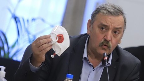 Проф. Кантарджиев: Носете маски особено в транспорта 