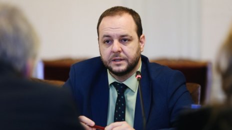Сандов: Много е притеснително, че боеве се водят до една от най-големите АЕЦ
