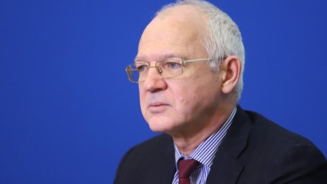 Велев: Много наши коли са блокирани по границата