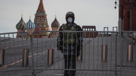 "Гардиън": Заел се да покори Украйна, Путин може да разруши Русия
